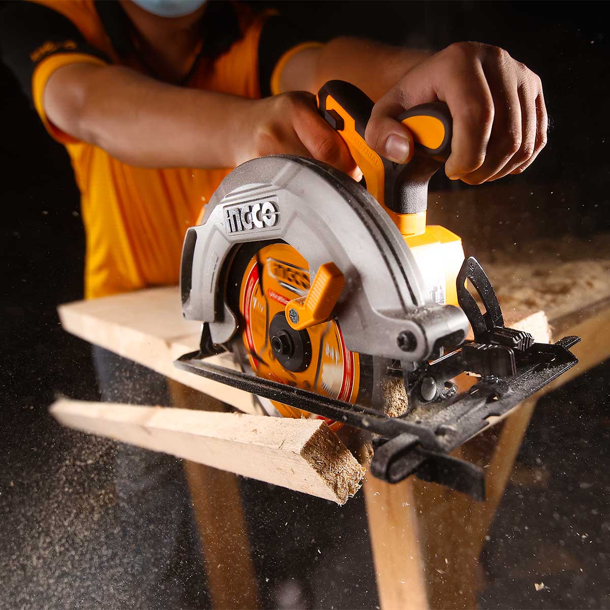 scie circulaire brushless 185mm 20v sans batteries sans chargeur ingco INGCO | CSLI1851